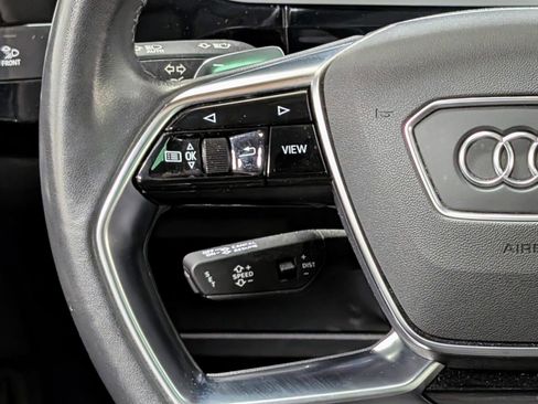 Used 2022 Audi e-tron Premium Plus w/ Premium Plus Package image 37