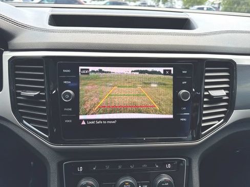 Used 2021 Volkswagen Atlas Cross Sport SEL R-Line FWD image 15