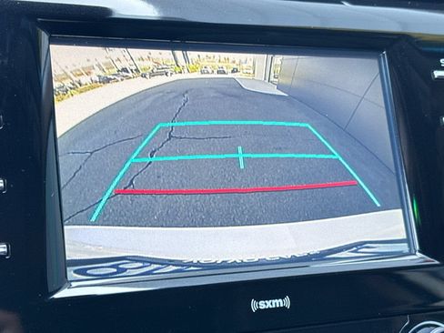 Used 2020 Toyota Camry SE FWD image 18
