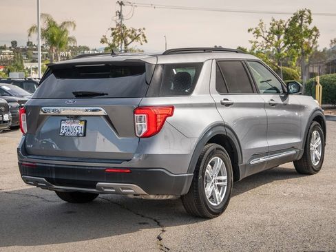 Used 2022 Ford Explorer XLT w/ Equipment Group 202A image 7