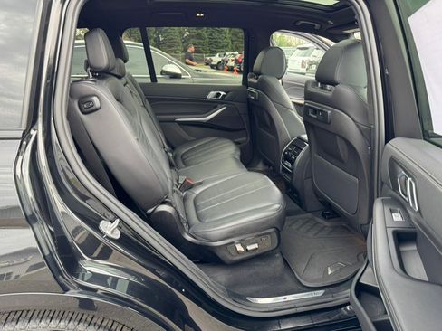 Used 2022 BMW X7 xDrive40i w/ M Sport Package image 25