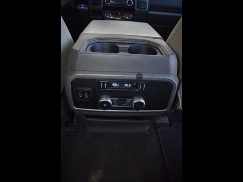 Used 2019 Ford Expedition XLT RWD image 32