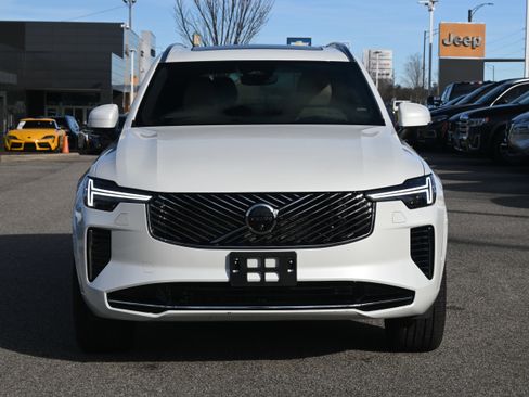 Used 2025 Volvo XC90 B6 Plus image 3