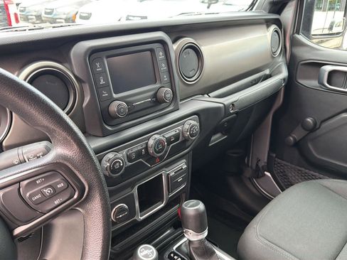 Used 2021 Jeep Gladiator Sport AWD/4WD image 15