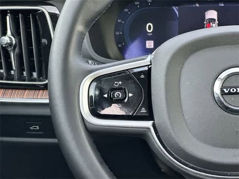 Used 2025 Volvo V60 B5 Cross Country Plus image 9