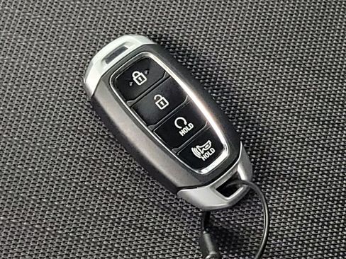 Used 2025 Hyundai Venue Limited FWD image 32