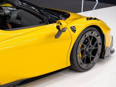 Used 2022 Ferrari SF90 Spider image 20