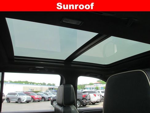 Used 2023 GMC Yukon XL SLT w/ SLT Luxury Package AWD/4WD image 16