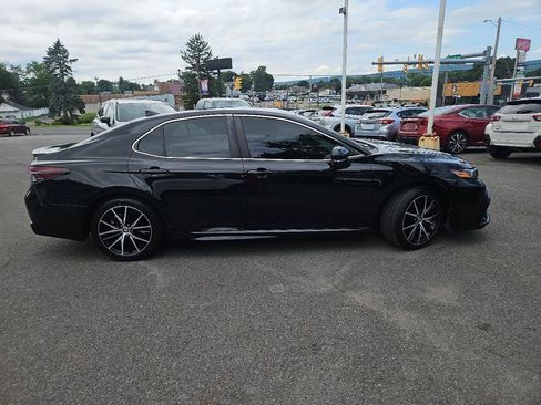 Used 2023 Toyota Camry SE FWD image 2