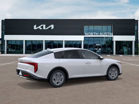 New 2025 Kia K4 LX image 6