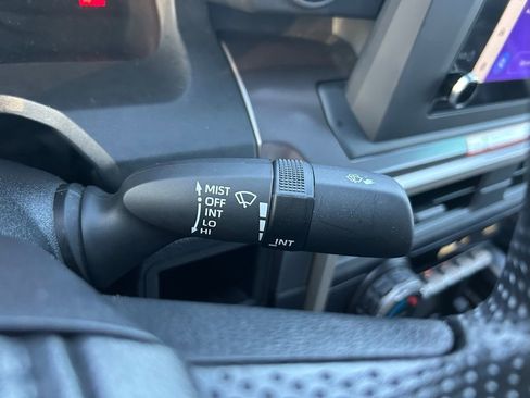 Certified 2025 Toyota Tacoma SR5 AWD/4WD image 21