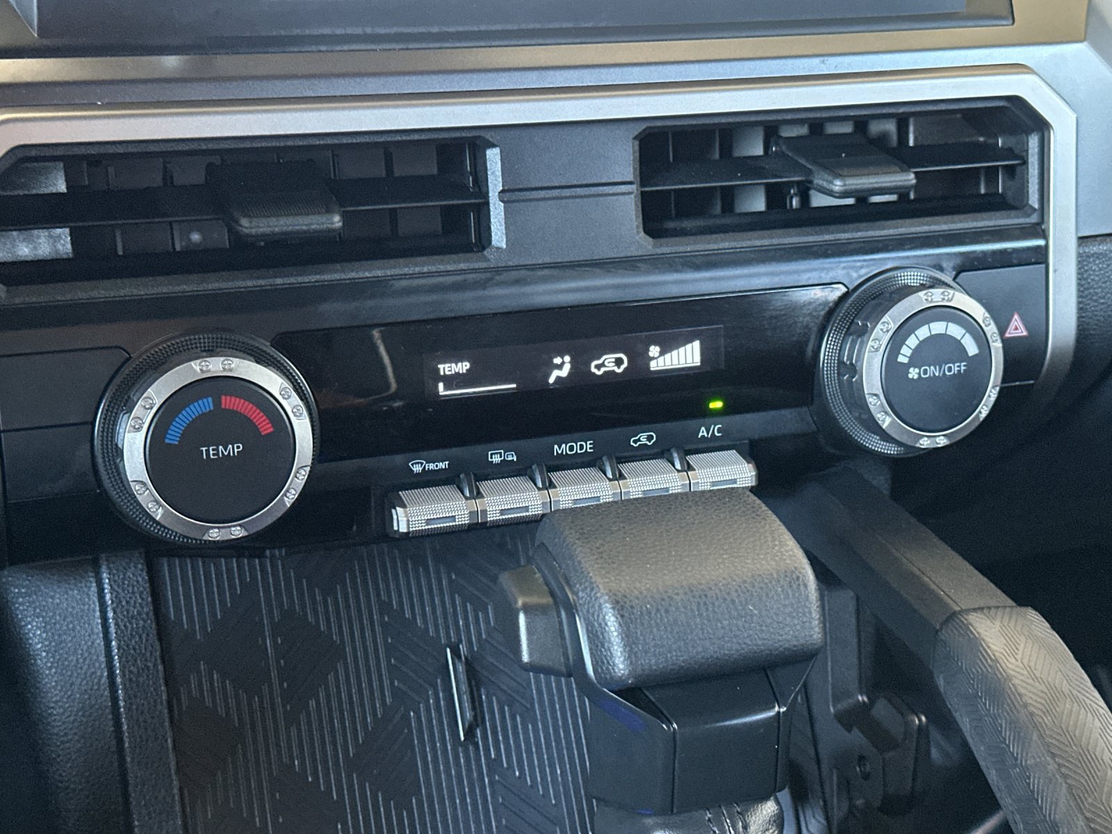 Used 2025 Toyota 4Runner SR5 AWD/4WD image 18
