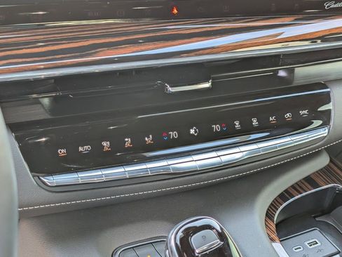 Used 2024 Cadillac Escalade Premium Luxury w/ Performance Package AWD/4WD image 29