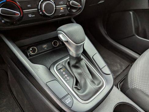 Used 2024 Kia Soul LX w/ Option Group 015 FWD image 13