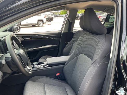 Used 2026 Toyota Camry LE image 8