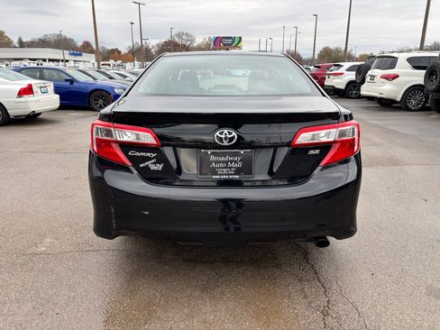 Used 2014 Toyota Camry SE image 4
