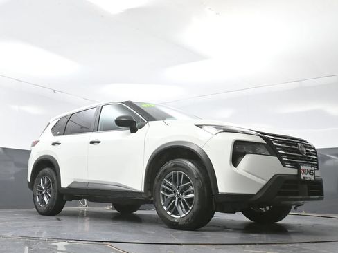 Used 2024 Nissan Rogue S FWD image 49