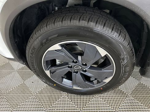 Used 2024 Nissan Rogue SV image 10