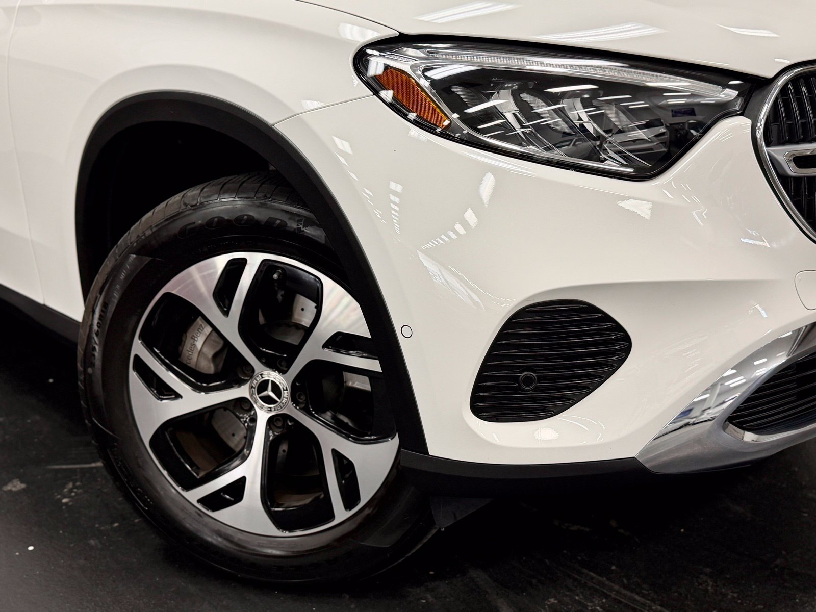 Used 2026 Mercedes-Benz GLC 350e 4MATIC image 4