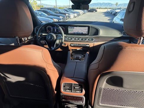 Used 2025 Mercedes-Benz GLS 450 4MATIC image 7