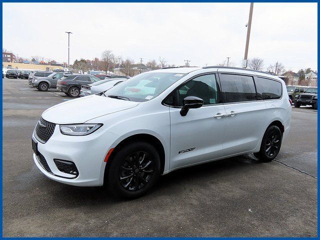New 2026 Chrysler Pacifica Select AWD/4WD image 1