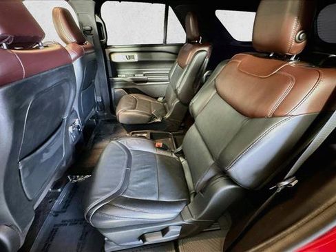 Used 2020 Ford Explorer Platinum w/ Premium Technology Package AWD/4WD image 23