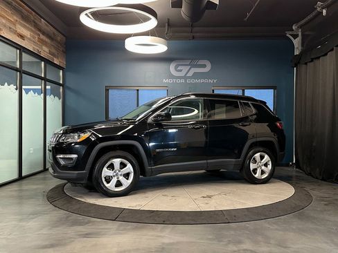 Used 2020 Jeep Compass Latitude w/ Cold Weather Group AWD/4WD image 7