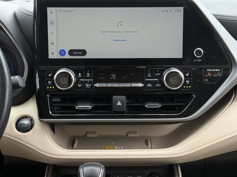 Used 2023 Toyota Highlander Platinum FWD image 18