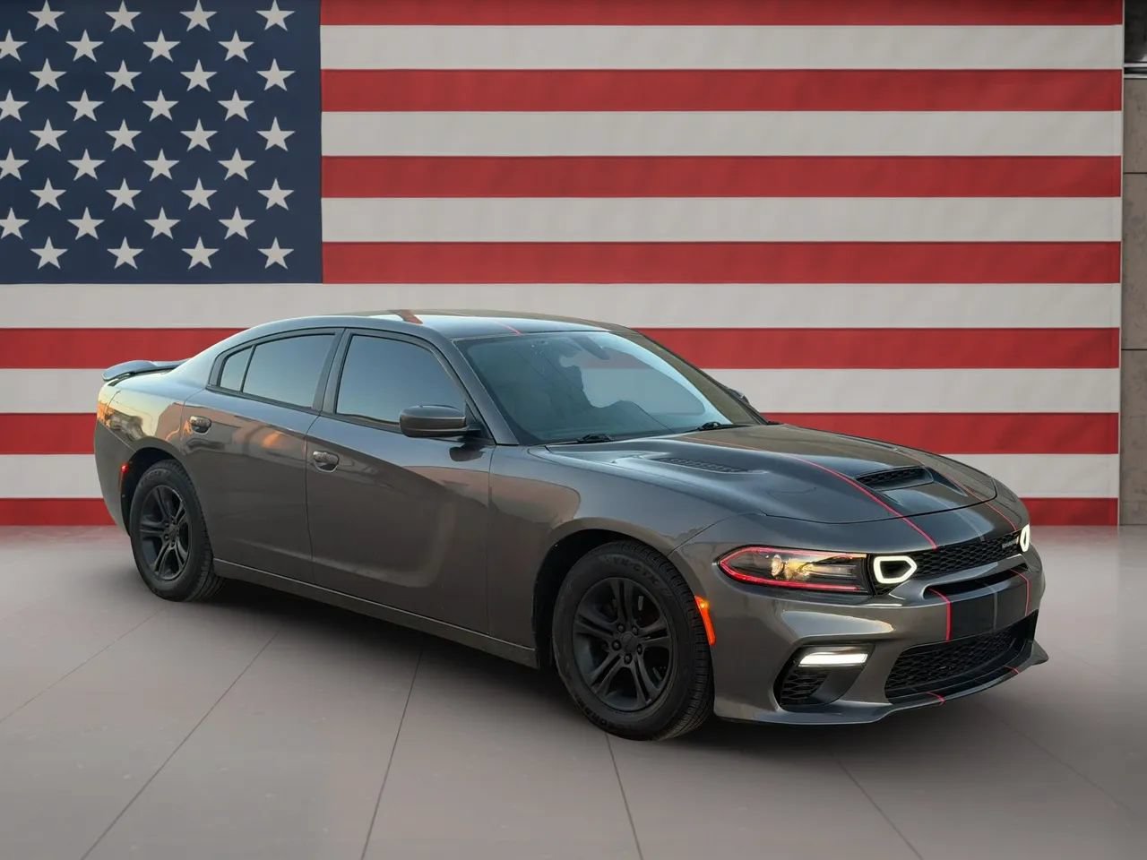 Used 2018 Dodge Charger SXT RWD image 1