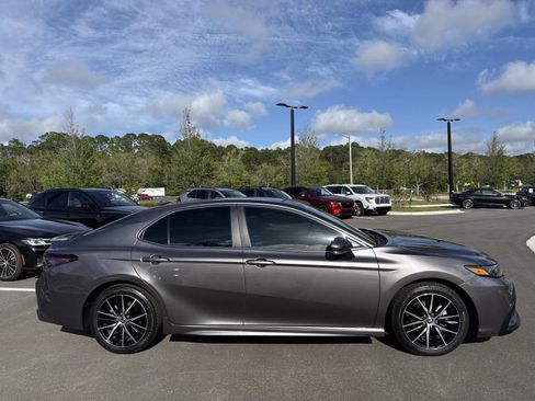 Used 2023 Toyota Camry SE FWD image 2