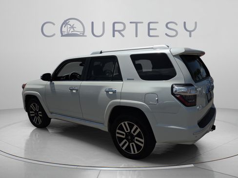 Used 2021 Toyota 4Runner Limited AWD/4WD image 3