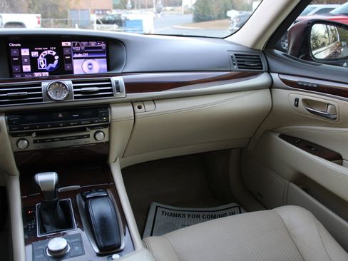 Used 2013 Lexus LS 460 w/ Comfort Pkg RWD image 12