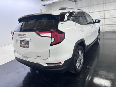 Used 2022 GMC Terrain SLT image 17
