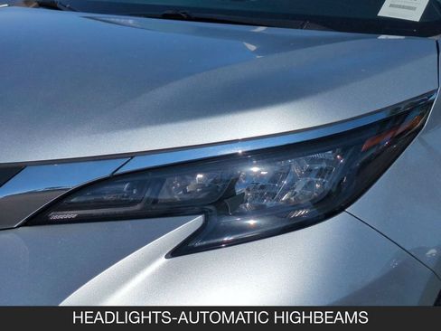 Used 2025 Toyota Sienna XLE FWD image 10