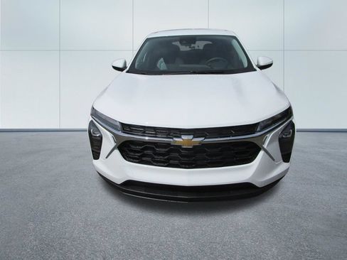 New 2026 Chevrolet Trax LS w/ LS Convenience Package FWD image 5