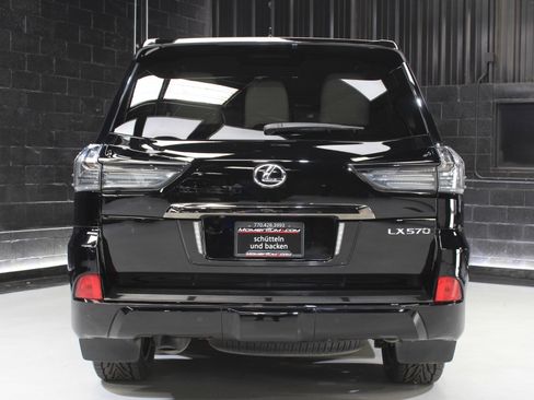 Used 2019 Lexus LX 570 4WD w/ Inspiration Series image 9
