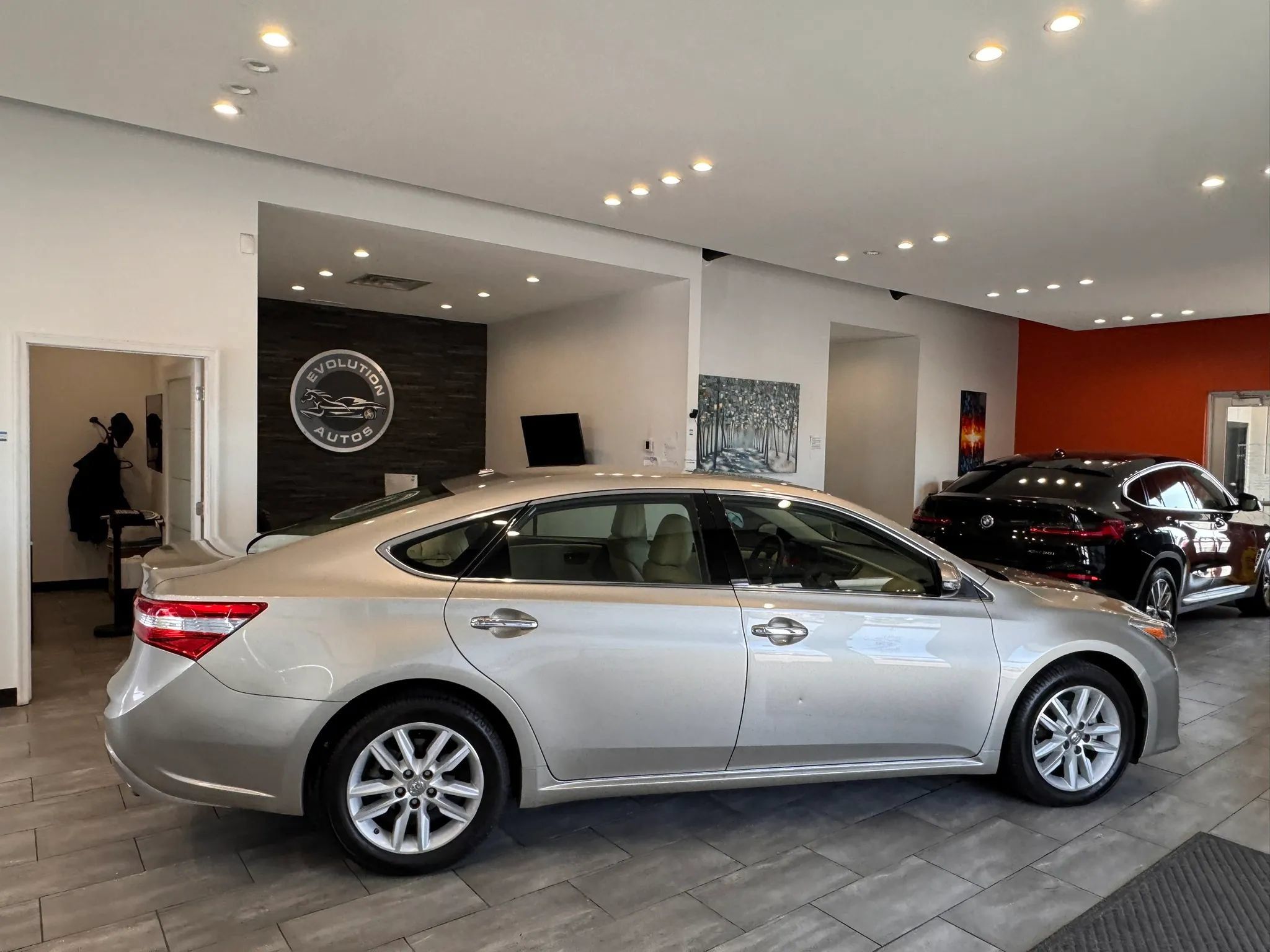 Used 2015 Toyota Avalon XLE FWD image 16