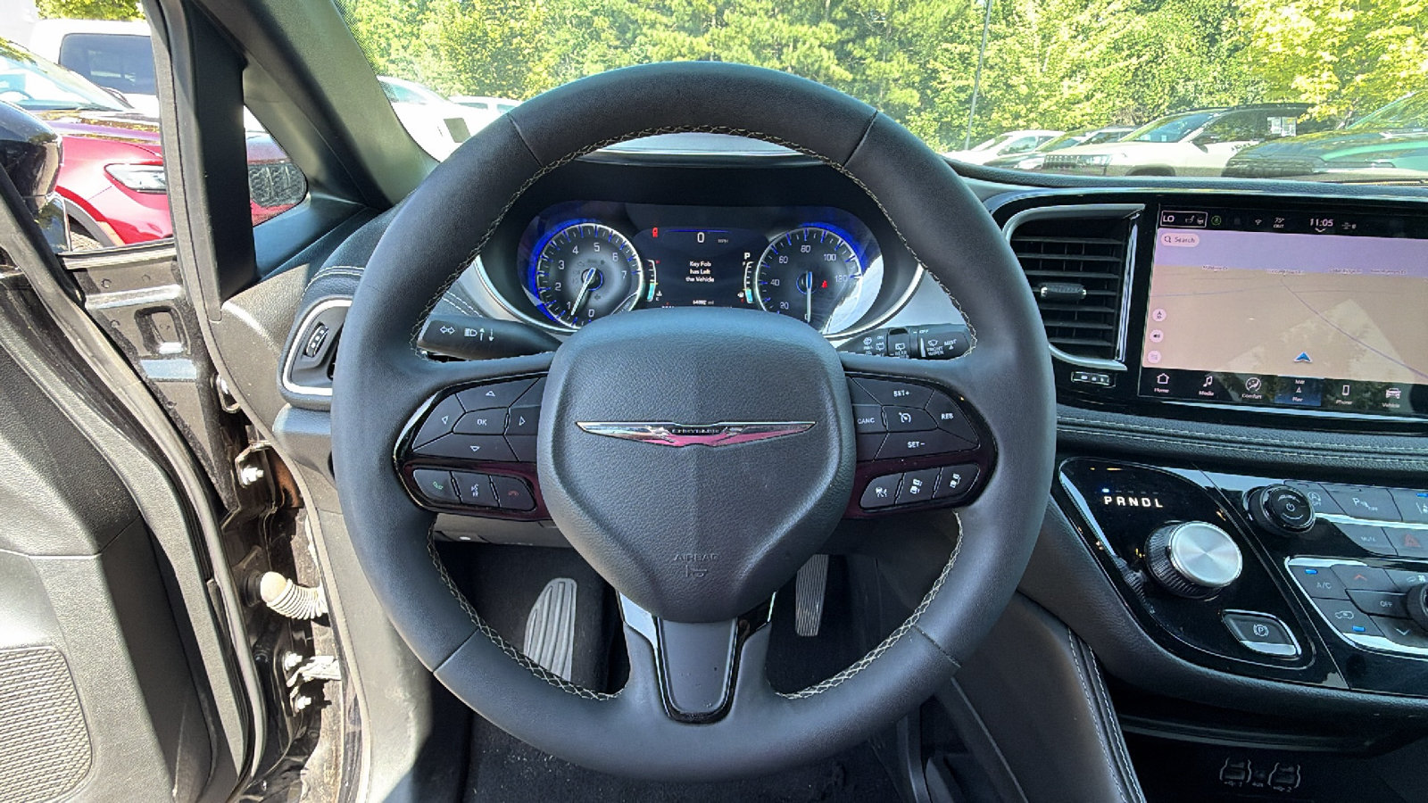 Used 2025 Chrysler Pacifica Limited FWD image 27