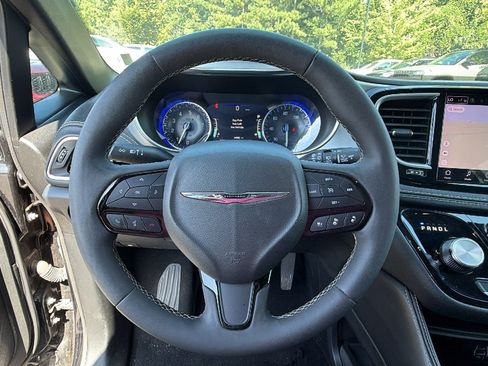 Used 2025 Chrysler Pacifica Limited FWD image 27