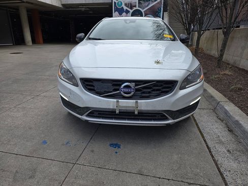 Used 2016 Volvo V60 T5 Cross Country w/ Convenience Package image 3