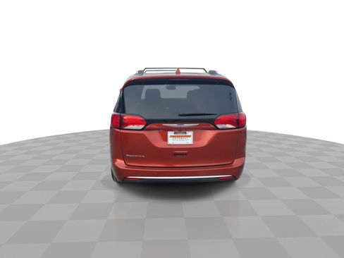 Used 2018 Chrysler Pacifica Touring-L Plus image 7