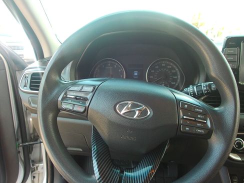 Used 2019 Hyundai Elantra GT FWD image 14