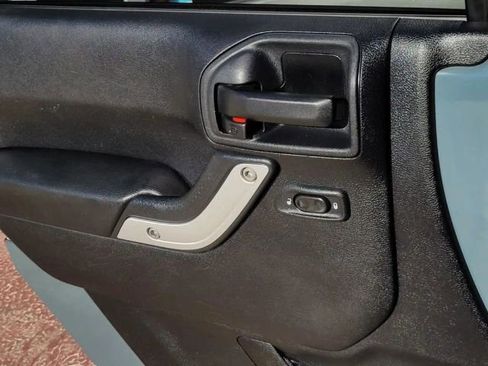 Used 2014 Jeep Wrangler Unlimited Rubicon w/ Dual Top Group image 21