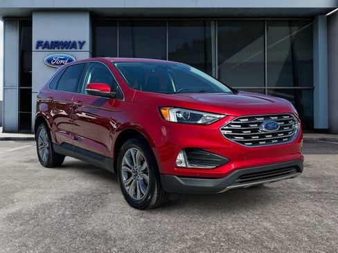 Used 2024 Ford Edge Titanium image 2