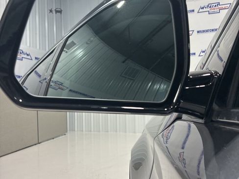 Used 2020 Chevrolet Traverse LT image 14