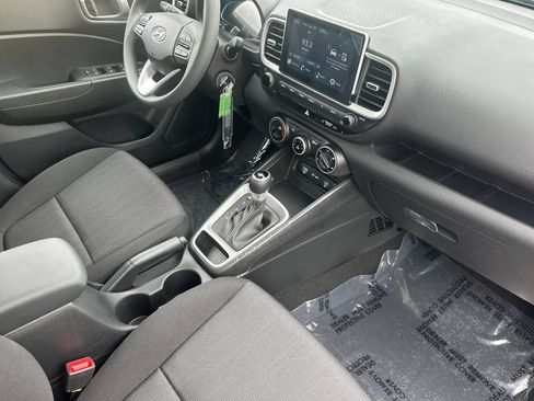 Used 2026 Hyundai Venue SE FWD image 15