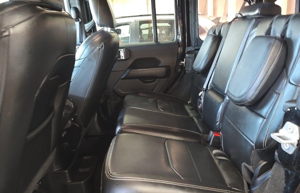 Used 2022 Jeep Wrangler Unlimited Sahara AWD/4WD image 6