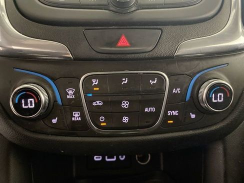 Used 2019 Chevrolet Equinox LT image 34