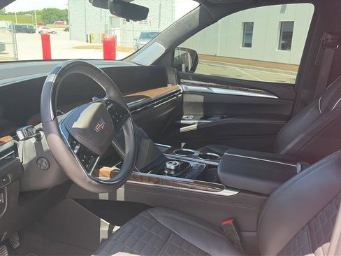 Used 2025 Cadillac Escalade Sport Platinum AWD/4WD image 9