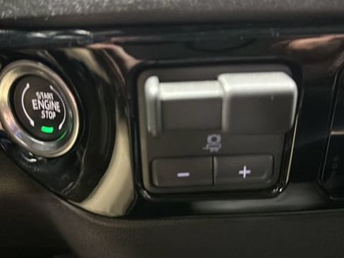 Used 2026 GMC Sierra 1500 SLT AWD/4WD image 16